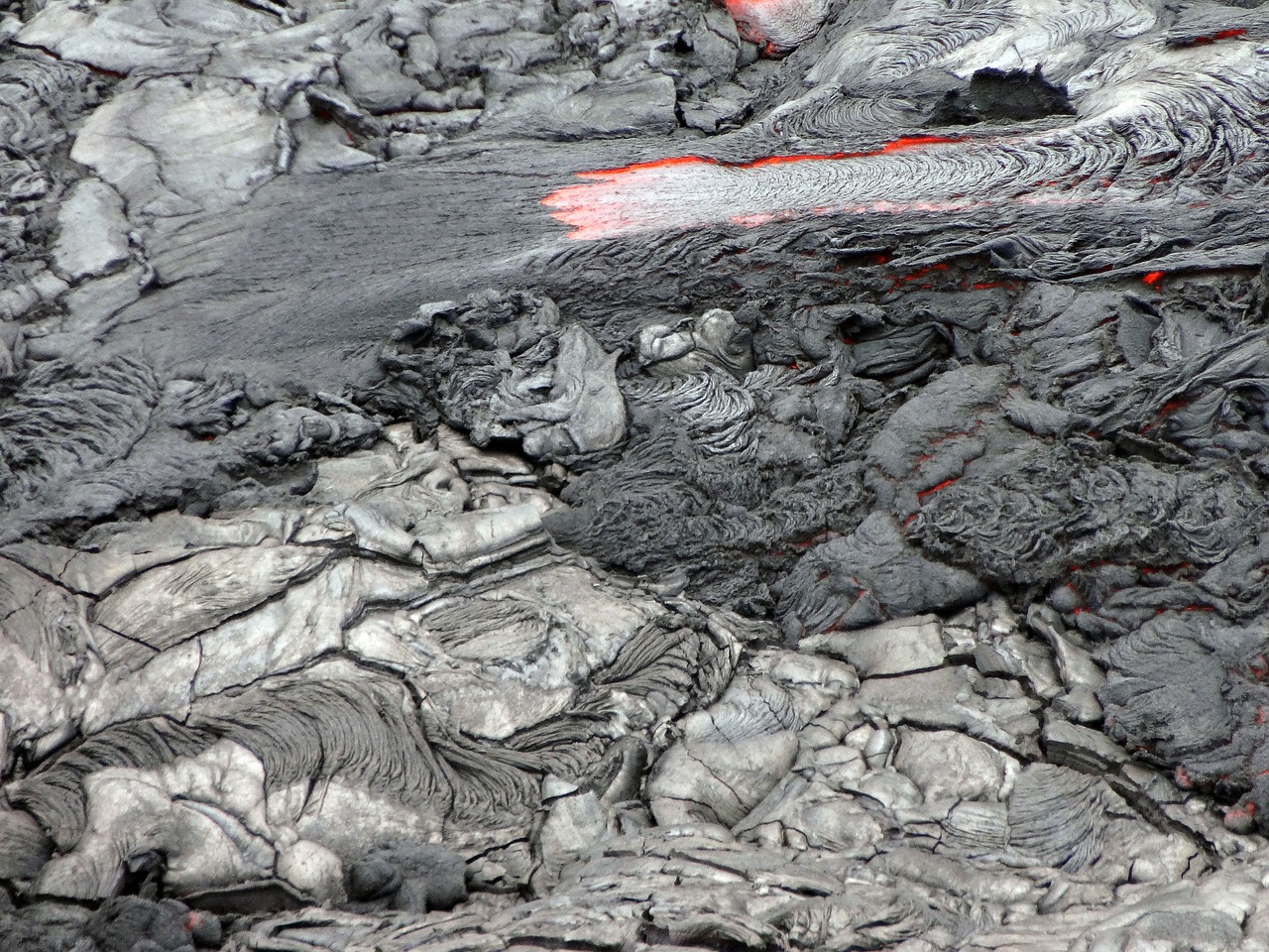 日本火山喷发最新动态，活动及影响概述